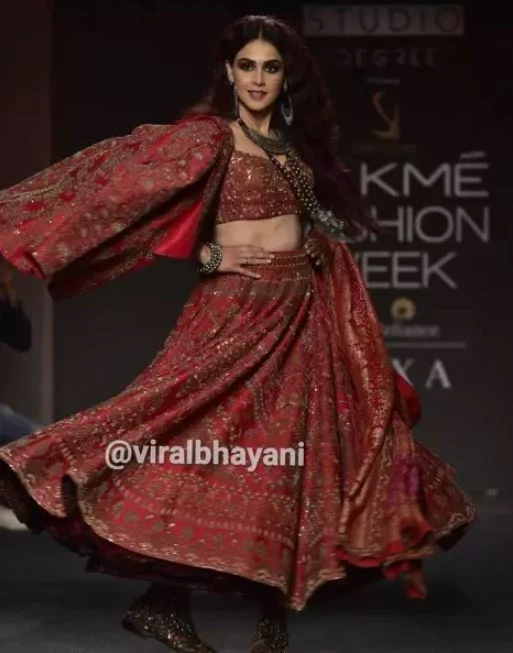 genelia-deshmukh-lakme-fashion-week-2019