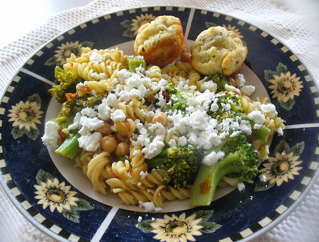 Lemony Pasta with Broccoli and Chickpeas