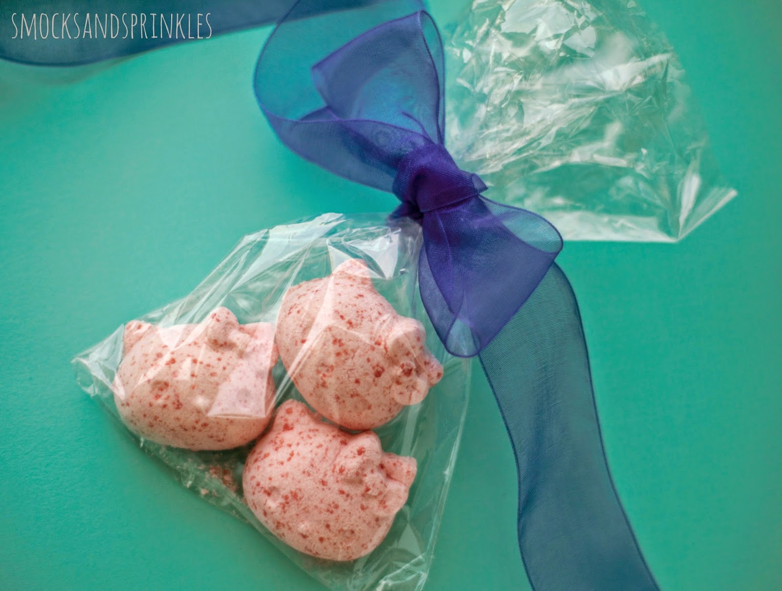 Smocks and Sprinkles Easy, Homemade Bath Bombs