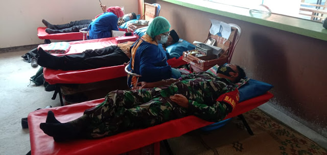 Babinsa Karangwaru Antusias Ikuti Donor Darah Babinsa Karangwaru Antusias Ikuti Donor Darah
