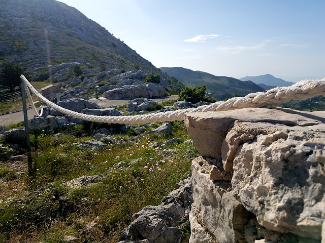 Wjazd samochodem na Sveti Jure - Góra Świętego Jerzego - Vosac - widok na Makarską - Chorwacja 2018 - Athlitech - GO Sport - Żyjmy Sportem