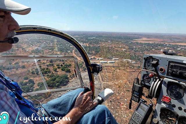 Majunga en hélicoptère avec Mr Godard, pilote