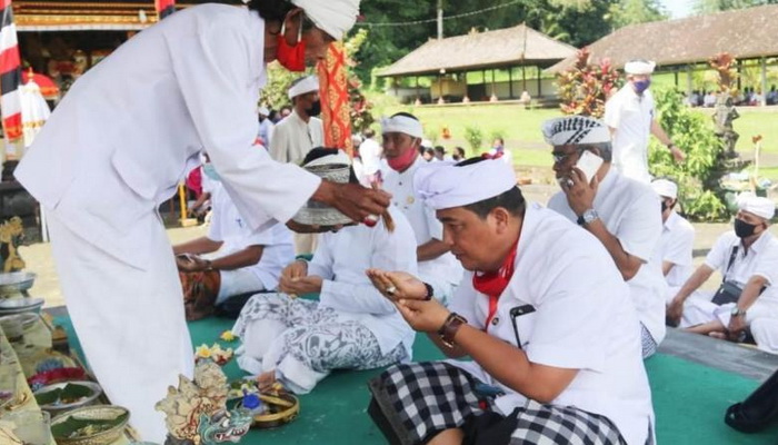 Sucikan Jagat Tabanan, Wabup Sanjaya Hadiri Karya di Pura Luhur Batu Panes