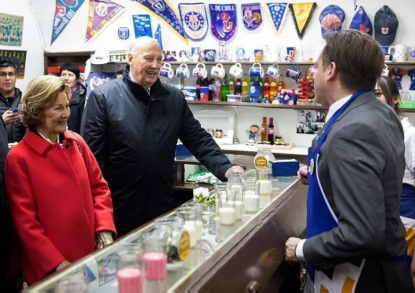 King Harald and Queen Sonja arrived in Punta Arenas in the south of Chile, and visited Kiosko Roca, a colourful cafe