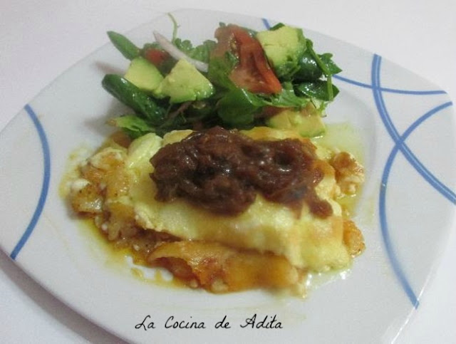 Bacalao gratinado, con cebolla caramelizada