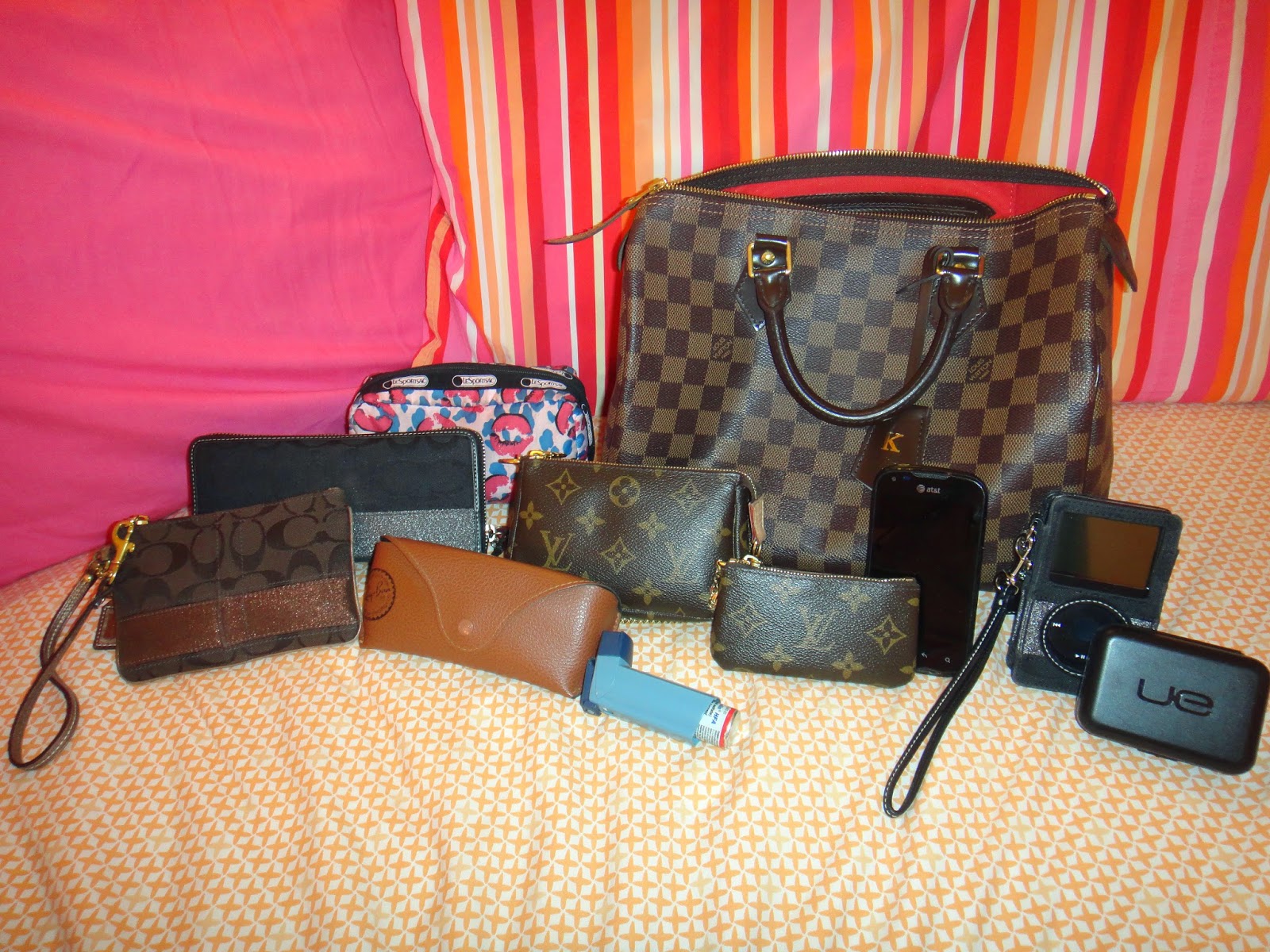Banking Babe: What&#39;s in My Bag! Louis Vuitton Speedy 30 Damier Ebene