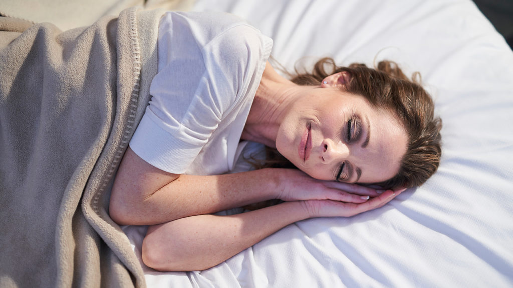Sleeping Without a Pillow 23 Health Benefits Base On Research