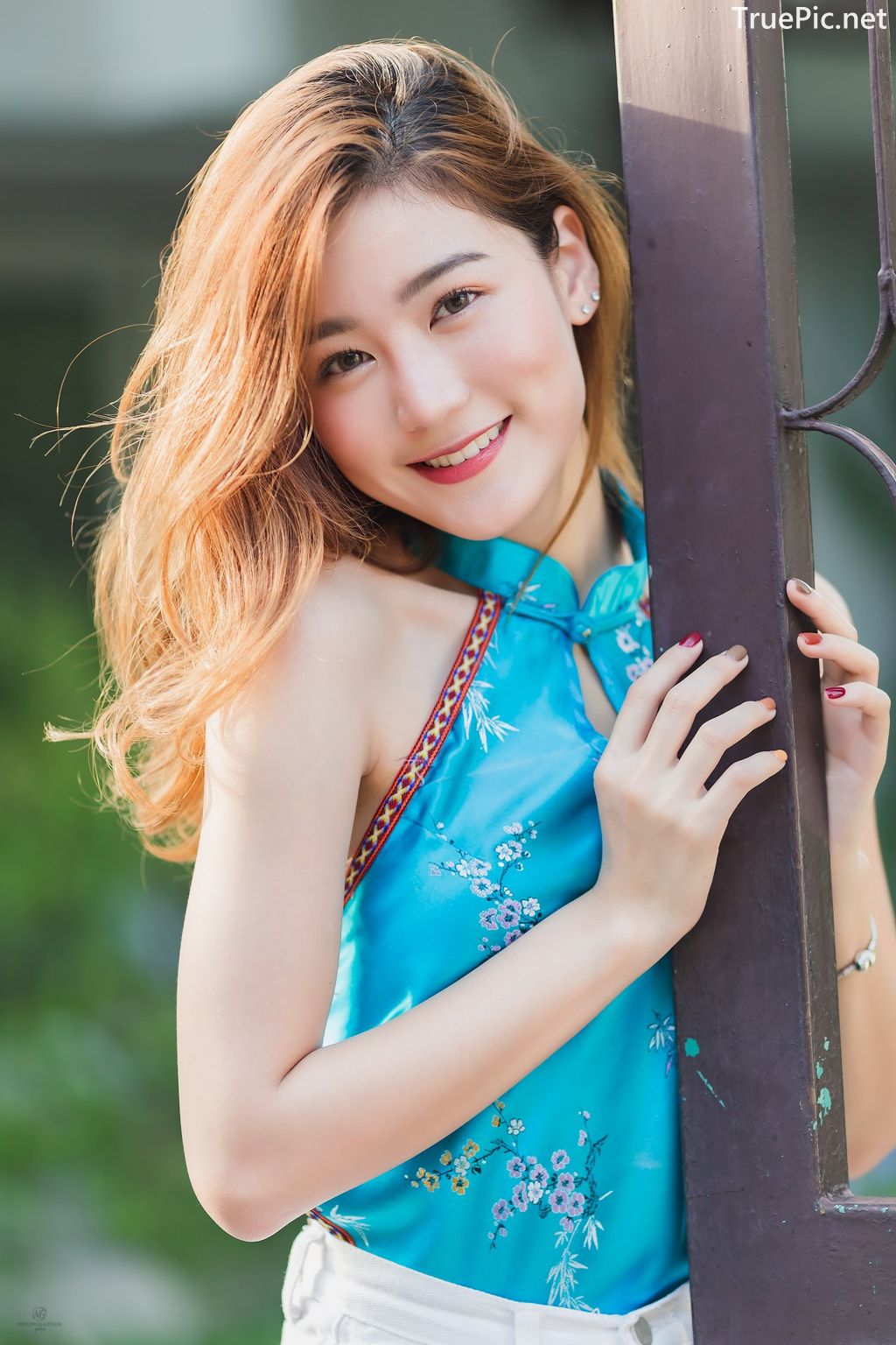 Image-Thailand-Beautiful-Girl-Pattaravadee-Boonmeesup-Blue-Chinese-Traditional-Undershirt-TruePic.net- Picture-28