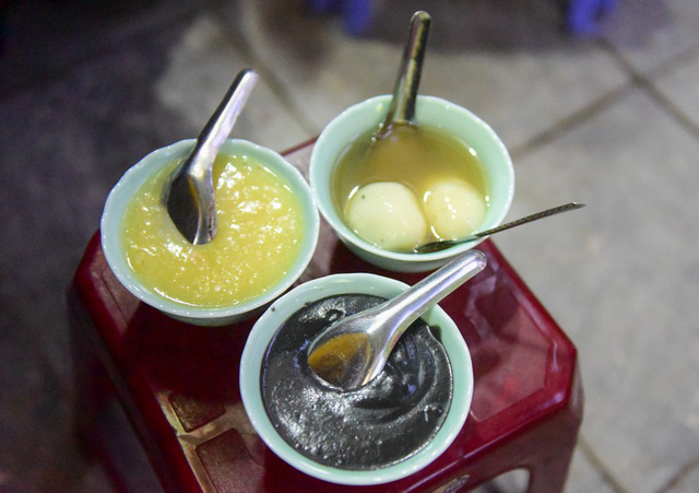 Quán bánh trôi nước của Nghệ Sĩ Phạm Bằng động kín khách Quán bánh trôi nước của Nghệ Sĩ Phạm Bằng động kín khách