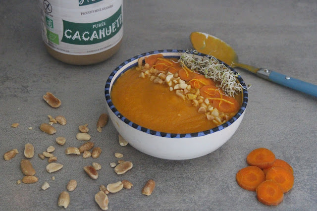 Cuillère et saladier : Soupe froide carottes, cacahuète et orange