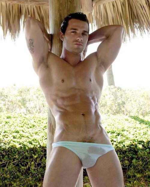 Cuecas e sungas recheadas