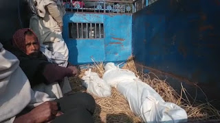 चाचा-भतीजा की मौत। ट्रक ने मैजिक वैन को मारी टक्कर। मैजिक सवार 4 साल का बच्चा सहित दो की मौत, 9 घायल। चाचा-भतीजा की मौत। ट्रक ने मैजिक वैन को मारी टक्कर। मैजिक सवार 4 साल का बच्चा सहित दो की मौत, 9 घायल।