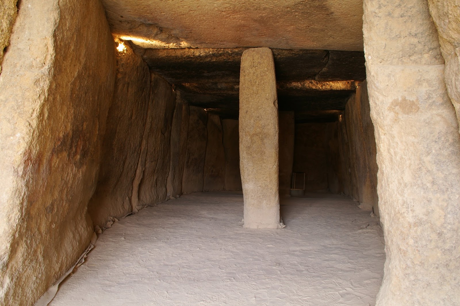 artE: DOLMEN de la Edad de Cobre