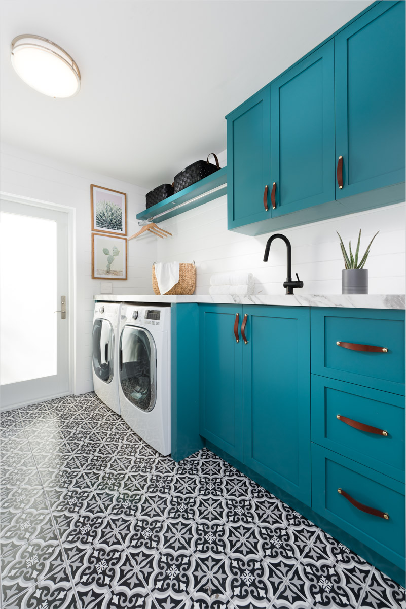 Live Laugh Decorate A Laundry Room That'll Make You Teal With Envy