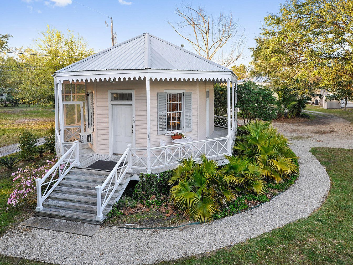 Sweet House Dreams 1940 Tiny Cottages in Pass Christian, Mississippi
