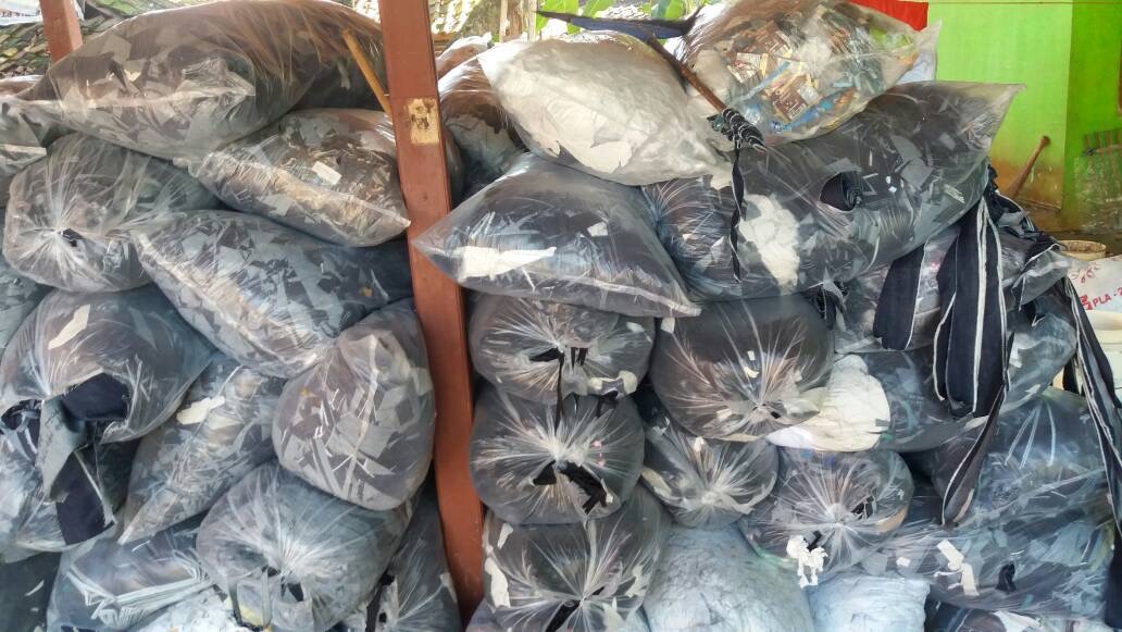 POTONGAN KAIN LEVIS/DENIM/BLUEJEANS