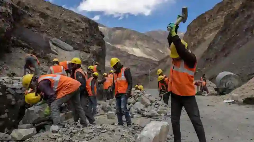BRO Workers In ladakh