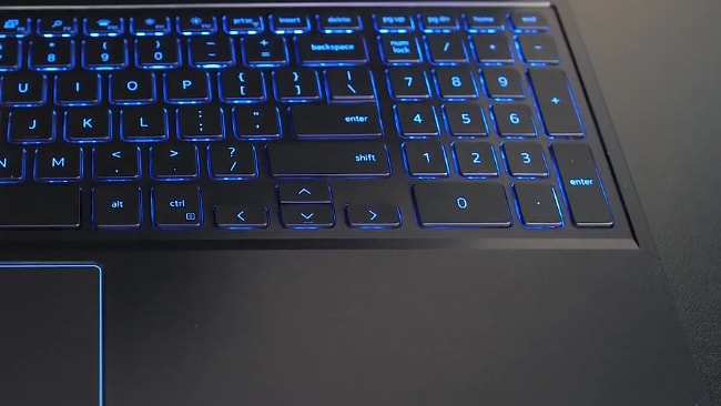 The 4 arrow keys are small but well-placed.