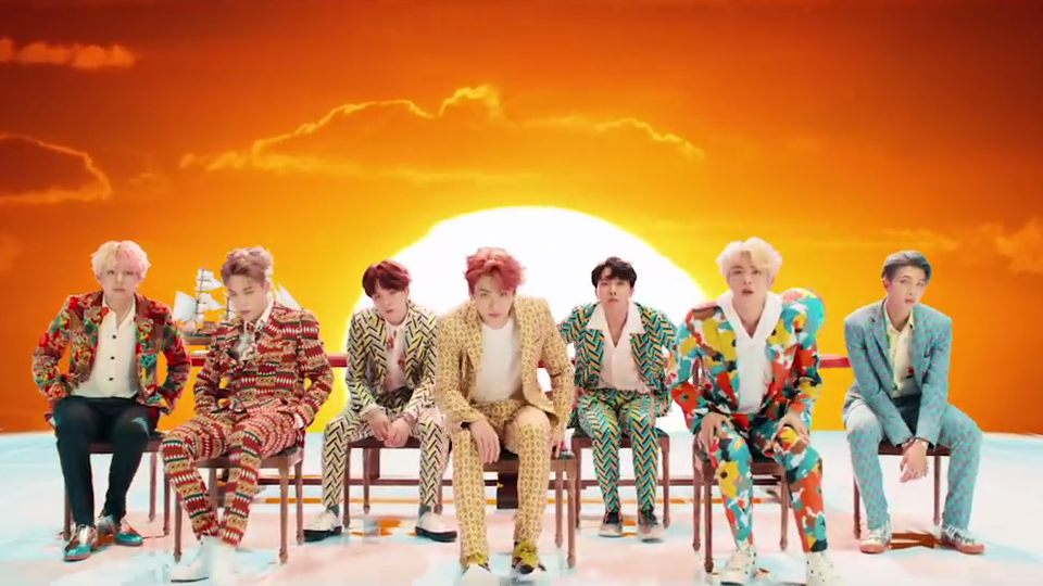 ''IDOL'' SE TORNA O 7º MV DO BTS A BATER 400 MILHÕES DE VIEWS