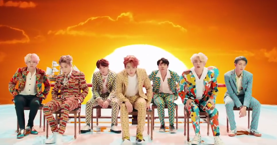 ''IDOL'' SE TORNA O 7º MV DO BTS A BATER 400 MILHÕES DE VIEWS