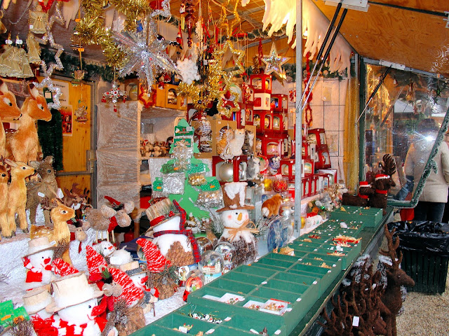 More Christmas gifts at the Passau, Christmas Market.  Photo: Property of EuroTravelogue™. Unauthorized use is prohibited.