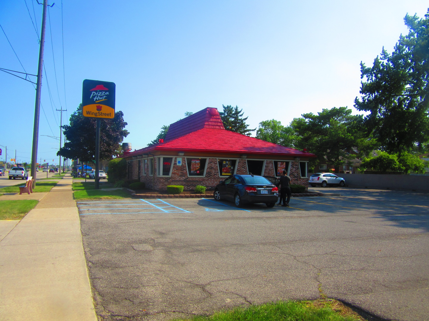 Pizza Hut 26284/407034, Southgate, Michigan