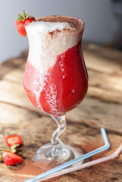 Smoothie cu capsuni, inghetata de banane, spuma de lapte si HR1655