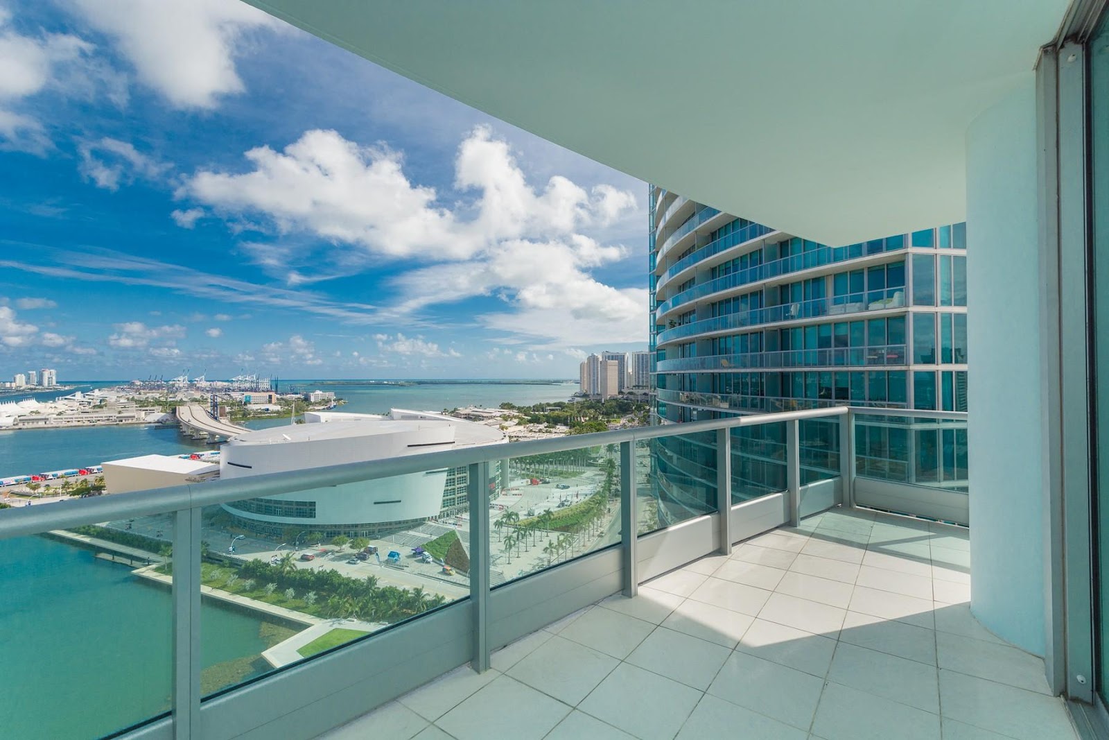 Aston Martin Condo Miami: Aston Martin Rises