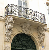 Balcon de l'hôtel de Chenizot 51 rue Saint-Louis-en-l'Ile à Paris