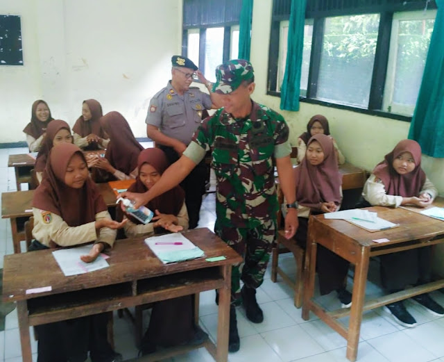 Cegah Covid-19 Koramil dan Polsek Cawas Ajak Siswa MTs  Jaga Pola Hudup Sehat