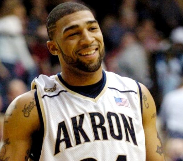 24 Reasons Why Romeo Travis' 24 Should an Akron Zips Honored Jersey