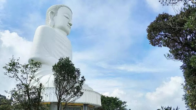 Giant Buddha Statue