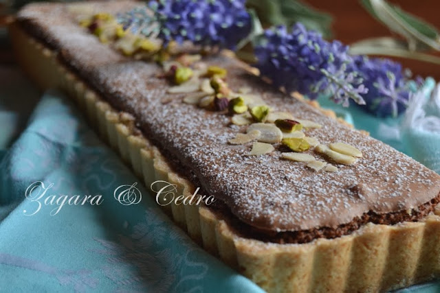 crostata frangipane al cioccolato e pistacchi