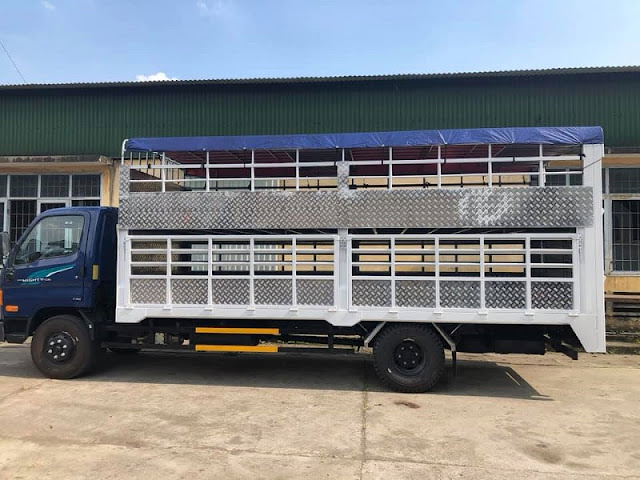 Hyundai 110XL thùng chở lợn 2 sàn