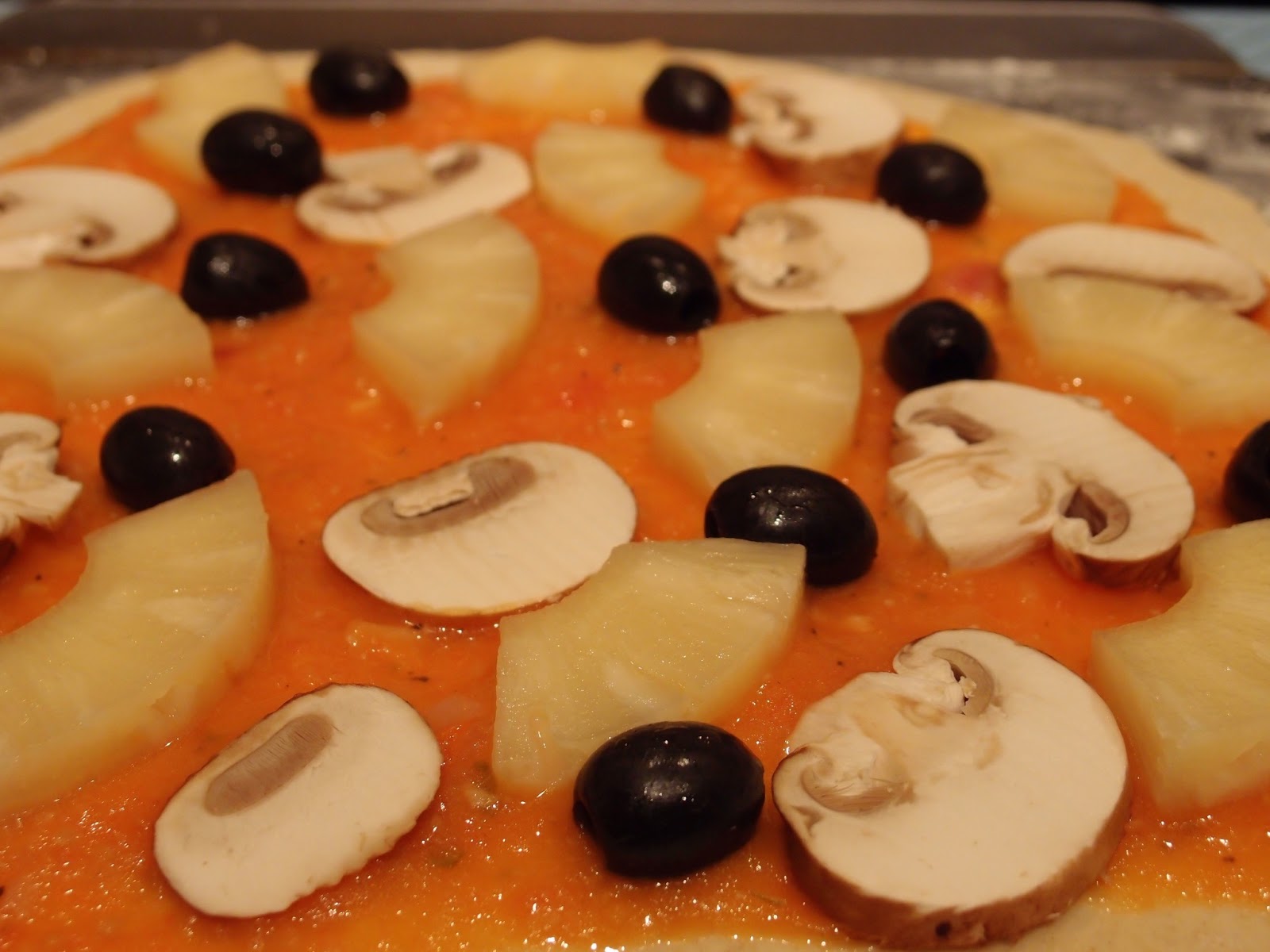 The VegHog Olive, pineapple and mushroom pizza