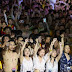 Festa em parque aquático reune milhares de pessoas em Wuhan