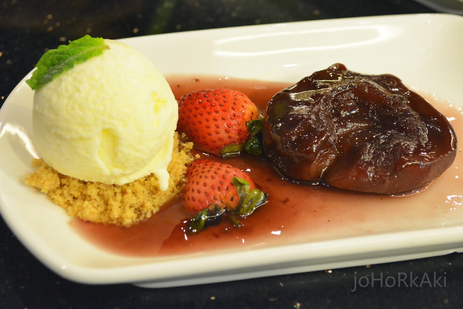 Vanilla Bar & Café Dress Code