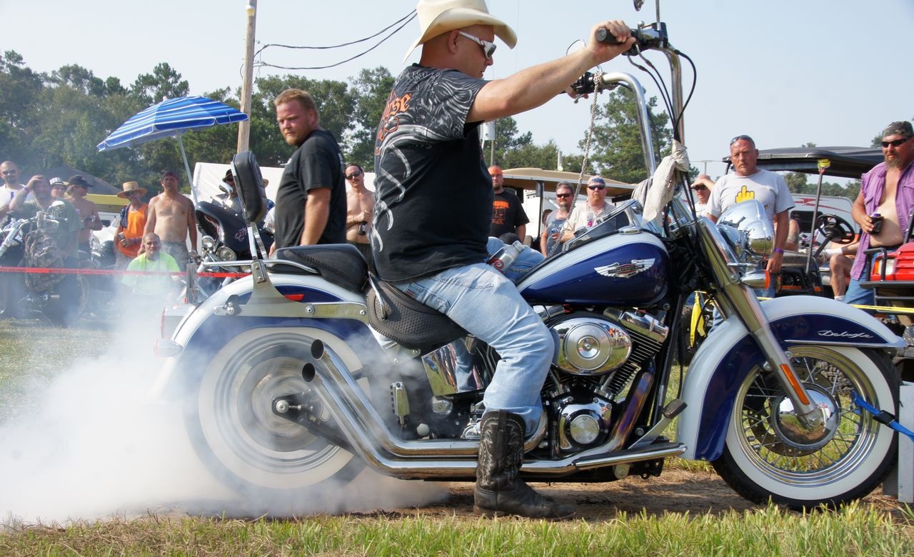 Moto Babes Burnout at Bikers party