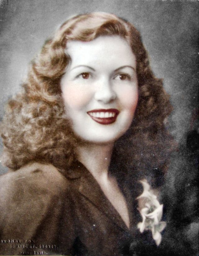 30 Vintage Photos Defined the 1940s Hairstyles For Women ~ Vintage Everyday