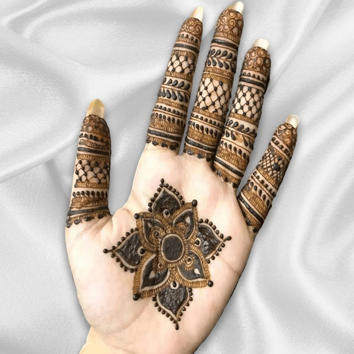 New Mehndi Designs – Beautiful Simple Mehndi Designs # i72