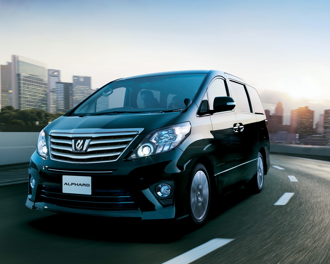 Gambar-gambar mobil Alphard Toyota Terbaru 2014 dengan 