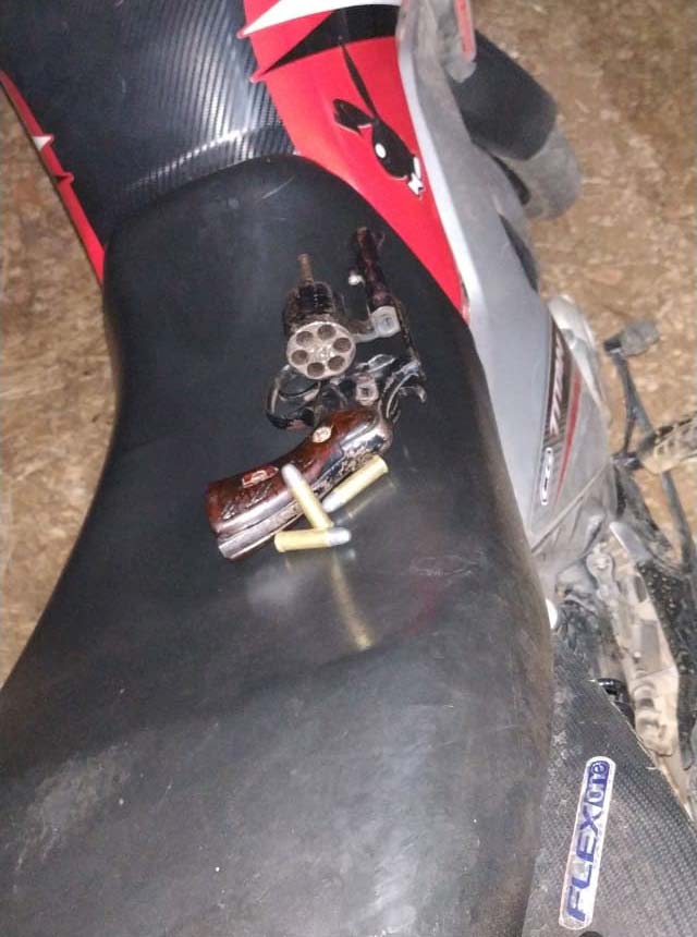 24ª CIPM apreende arma de fogo e recupera moto roubada em Ourolândia