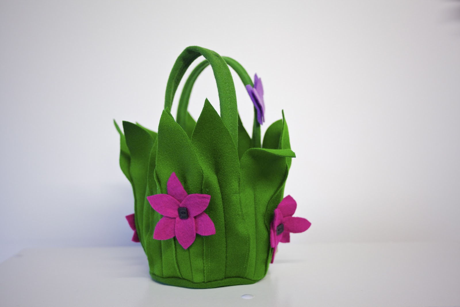 Zippity Doo dah; flowers made from vintage zippers