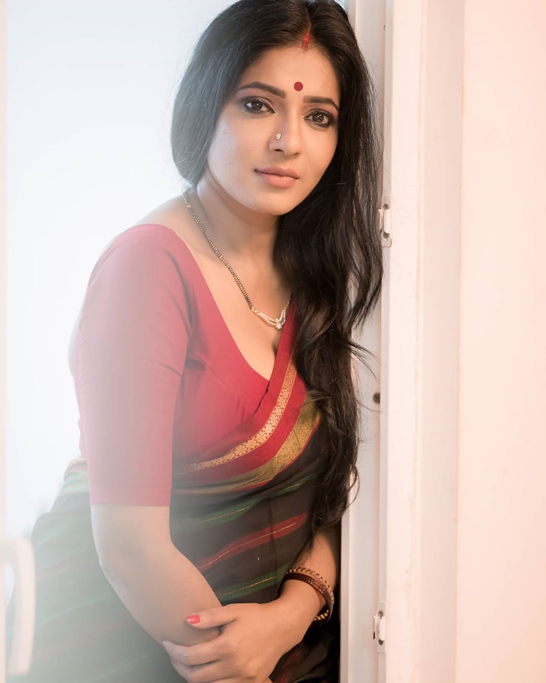 Saree Goddess Reshma Pasupuleti : Stunning Pics.