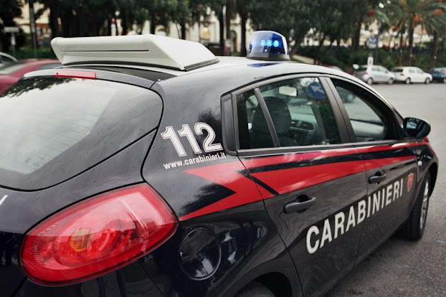 Marino (Roma): carabiniere insegue la moglie e le spara e poi si suicida