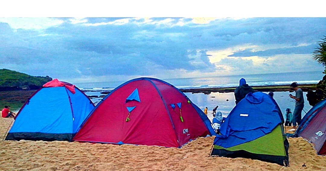 Nuansa Camping di Pantai Sadranan, Gunung Kidul ...