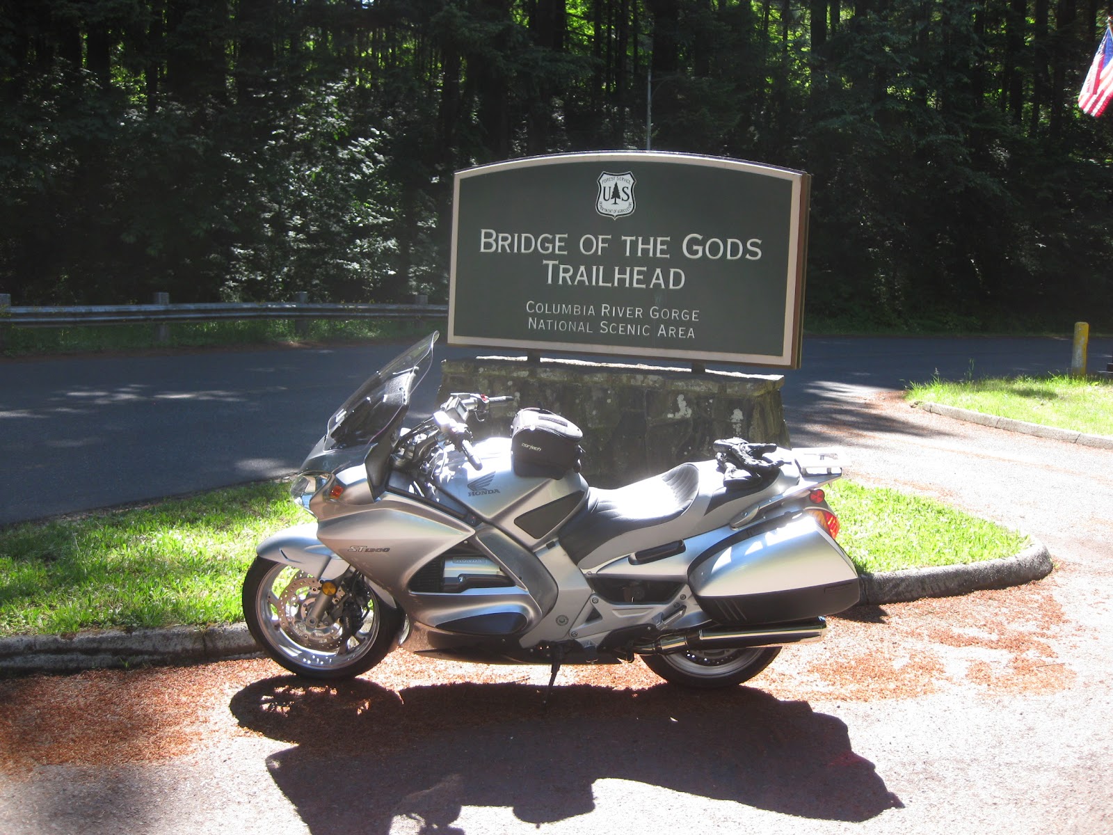 Northwest Motorcycle Rides and Oregon Rural Post Office Visits Rufus