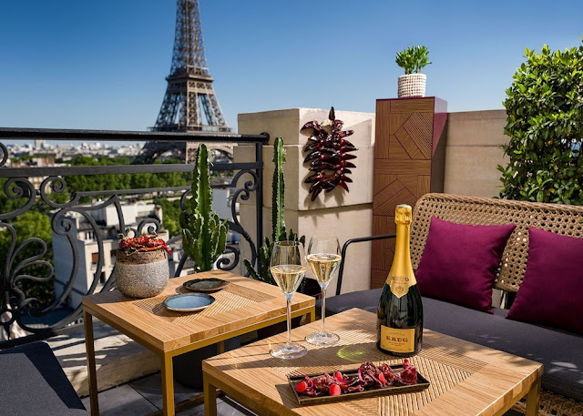Krug ravviva la terrazza del Shangri-La Hotel a Parigi