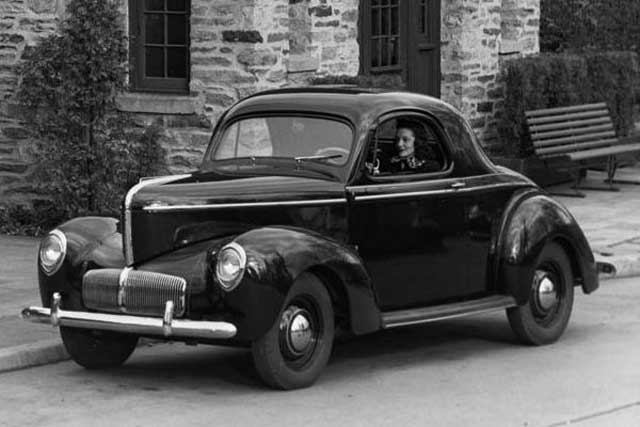 Willys Americar Coupe, 1 January 1942 worldwartwo.filminspector.com
