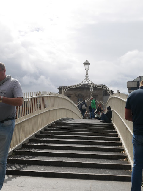 Halfpenny Bridge, Dublin